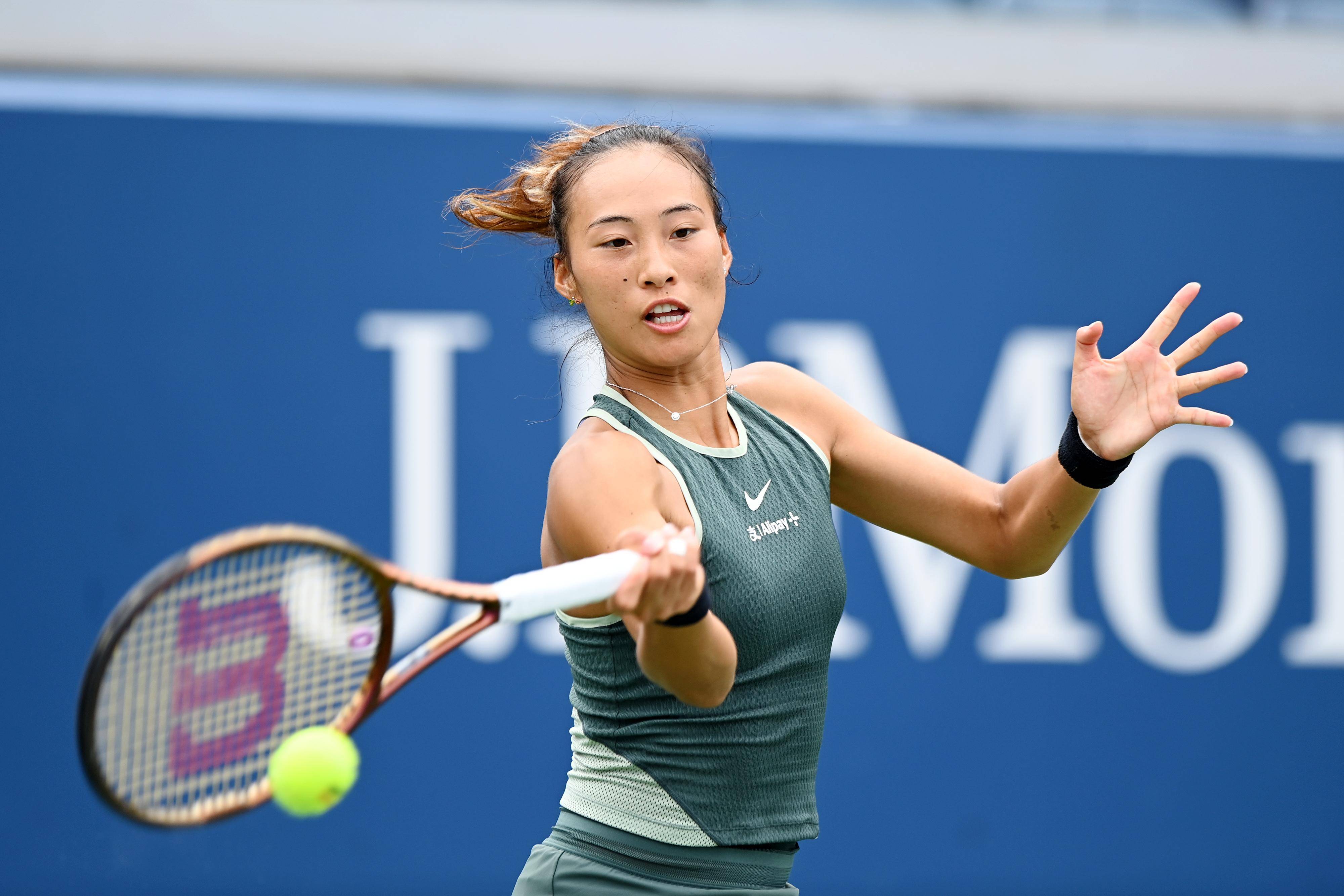 他不仅向世 他不仅向世