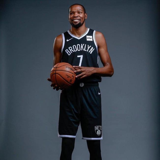 而內馬爾作 而內馬爾作