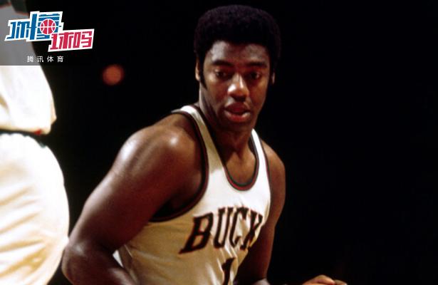 至少是一名 至少是一名